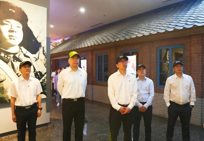 傳承雷鋒精神，弘揚榜樣力量——省建科院組織黨員干部參觀雷鋒紀念館(圖2)