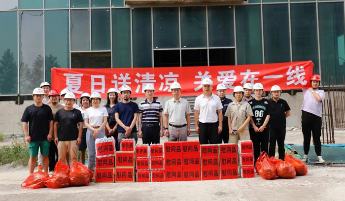 夏日送清涼，關(guān)愛在一線(圖1)
